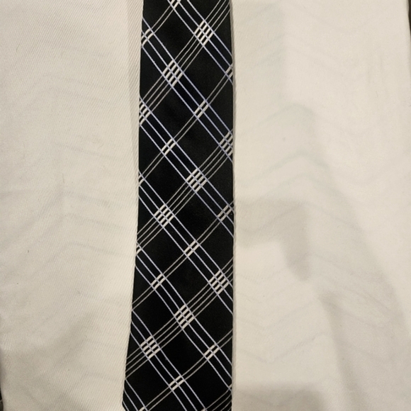 Michael Kors 100% Silk Tie. - Picture 11 of 13